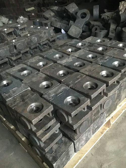 專業(yè)定制系列高鉻反擊破專用耐磨板平破碎機(jī)錘頭